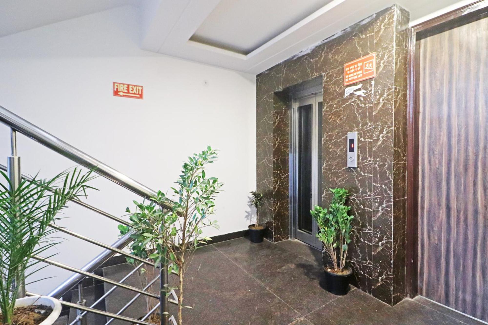 Hotel Mayda Prime Near Delhi Airport New Delhi Exteriör bild